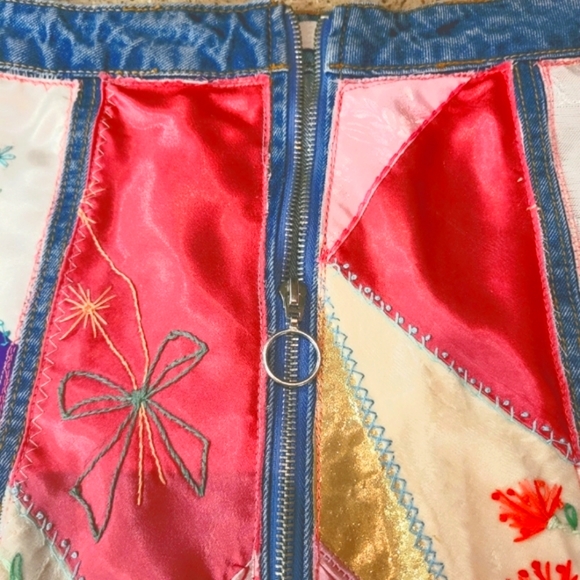 Upcycled☆Handmade Beautifully Embroidered Forever 21~Silk Patch Mini Skirt Sz 29 - Picture 2 of 13